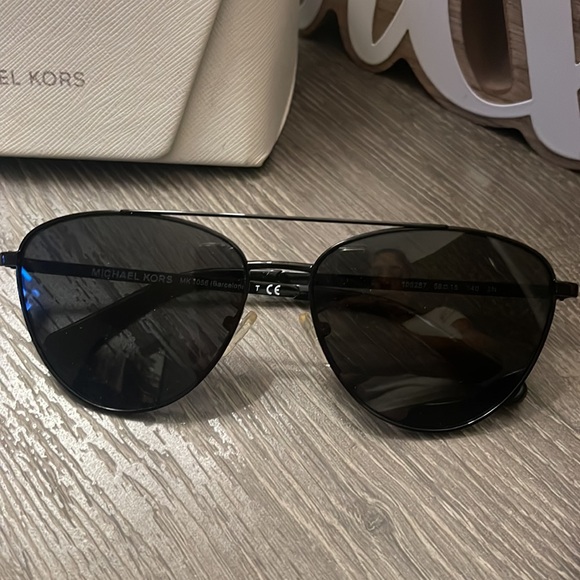 Michael kors sunglasses - Picture 2 of 3